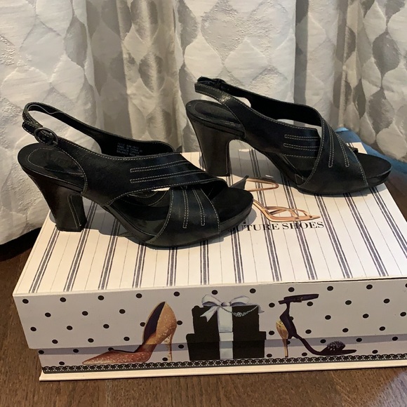 Clarks Artisan Black Heels size 6.5 - Picture 2 of 5